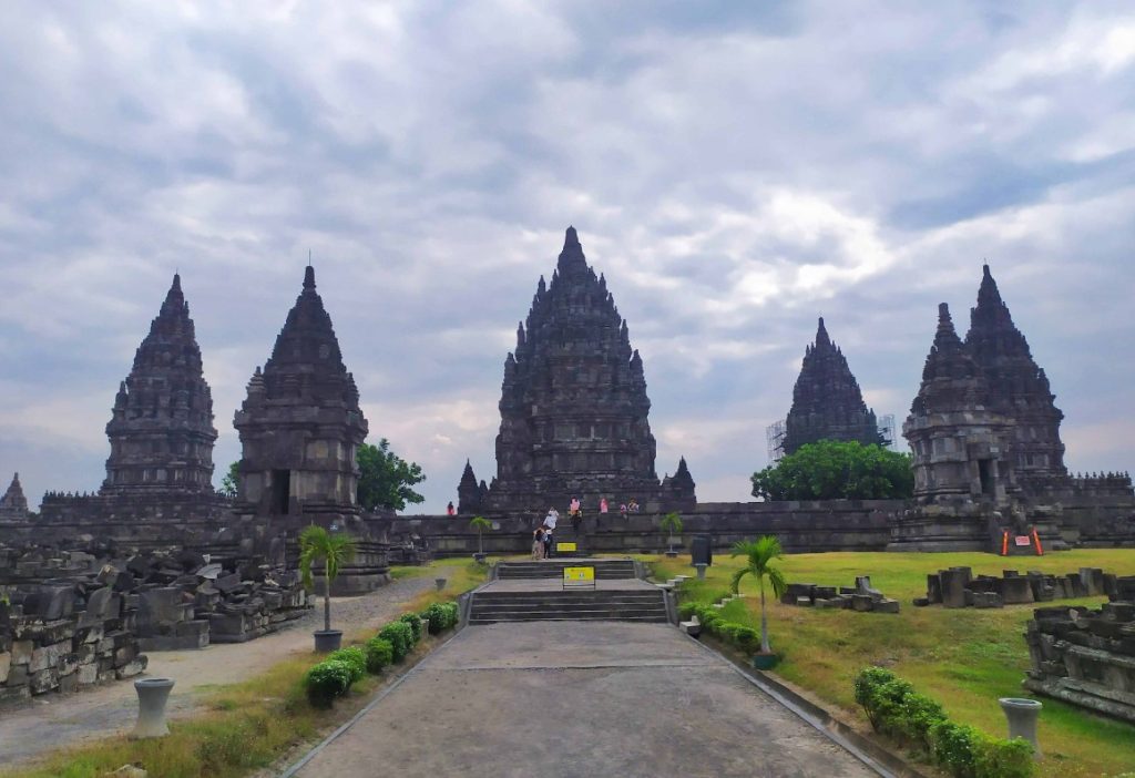 Tempat Keren di Dekat Bandara Yogyakarta candi prambanan