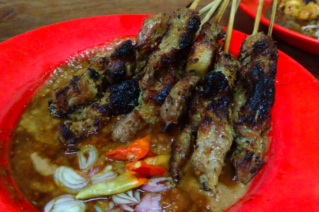 Tempat Makan Terdekat di Surabaya sate klopo ondomohen