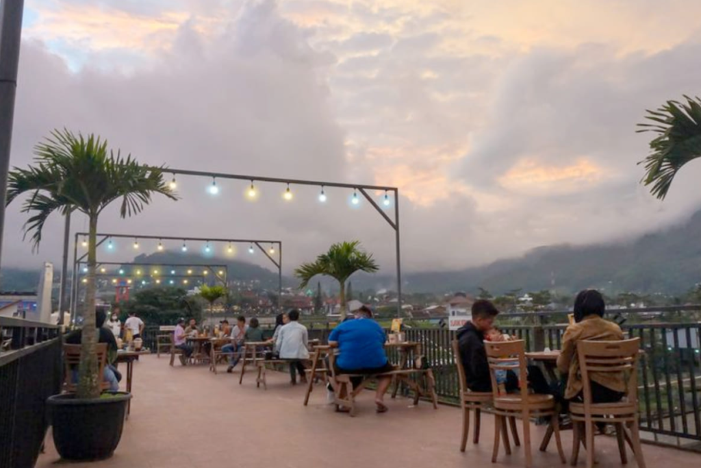 tempat makan di batu view bagus cafe sawah