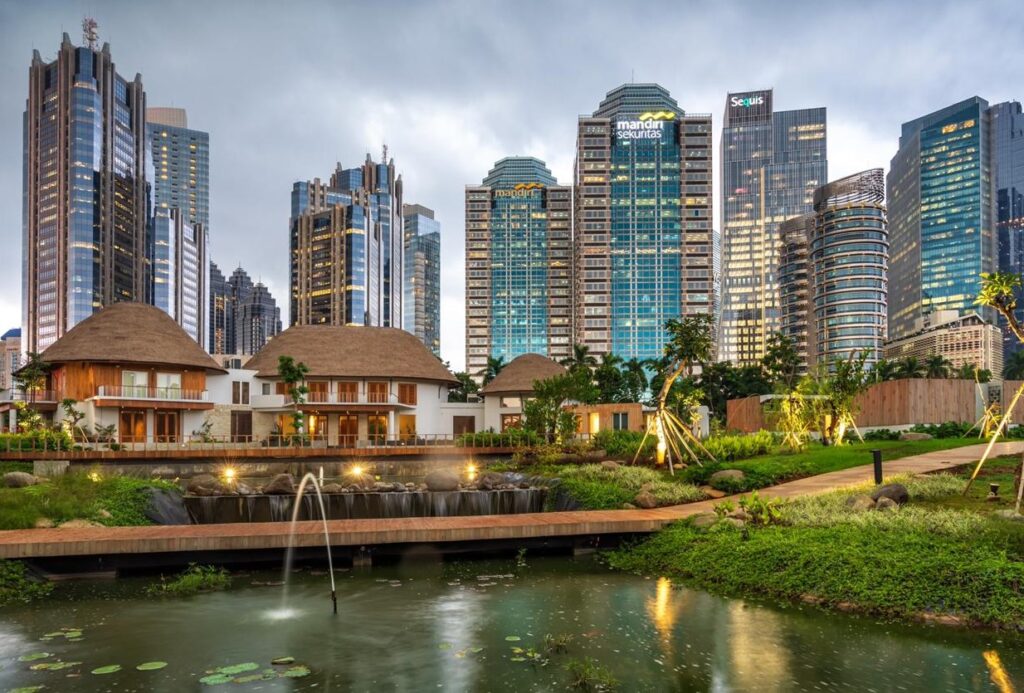 tempat nongkrong outdoor di jakarta Hutan Kota by Plataran