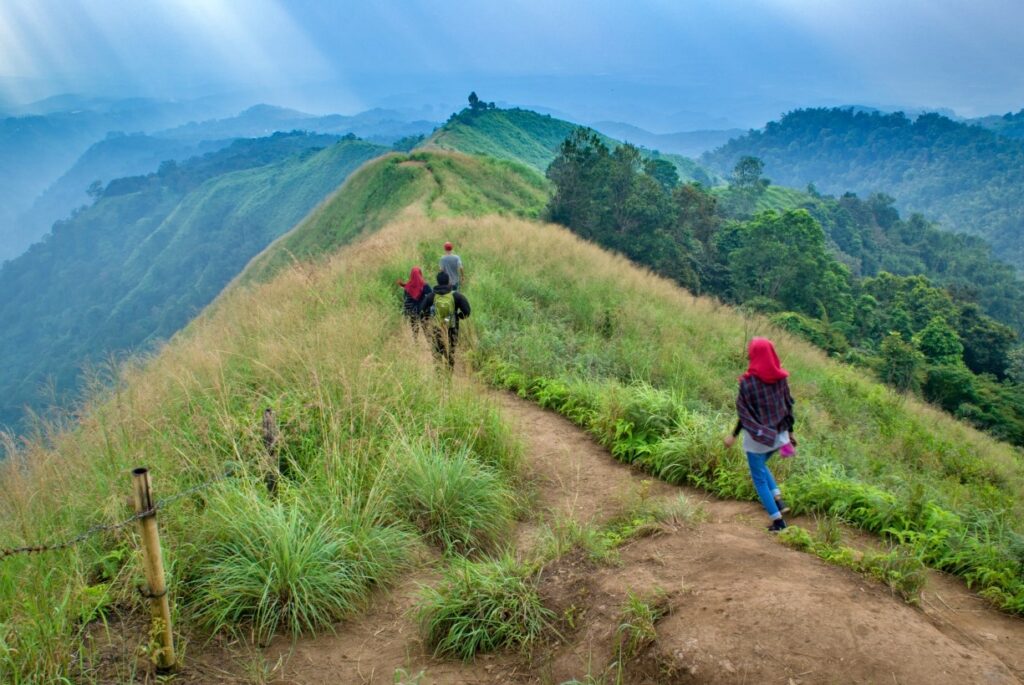 tempat wisata menarik di mojokerto Puncak Watu Jengger