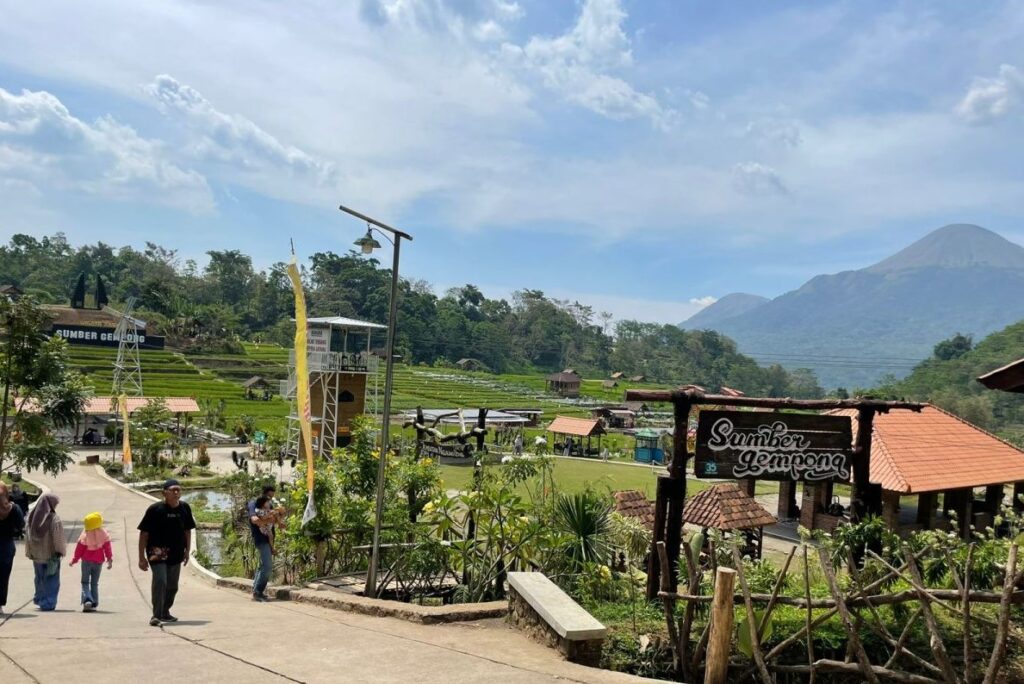 tempat wisata menarik di mojokerto sumber gempong