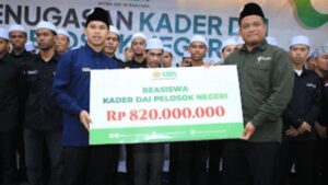 MDN Salurkan Beasiswa Pendidikan