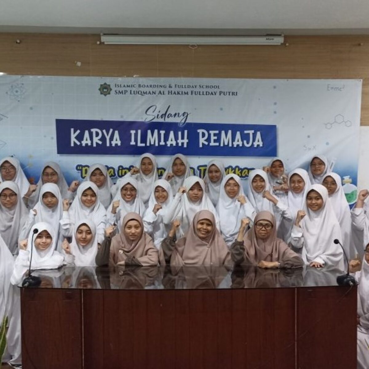 smp luqman al hakim fullday putri surabaya