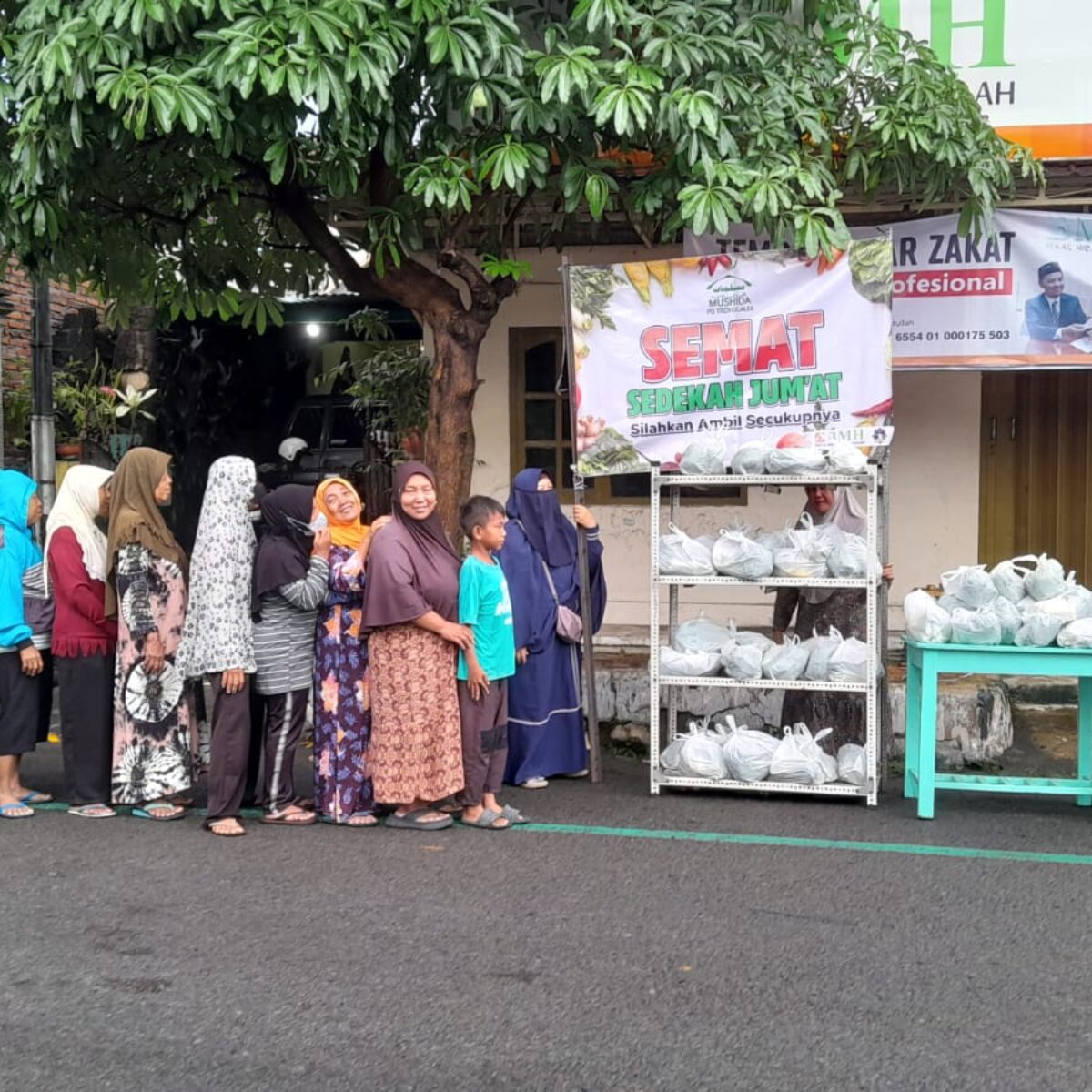 Gerakan Sedekah Jumat yang Menginspirasi Masyarakat Trenggalek