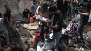 Sejumlah warga Palestina syahid dan lainnya terluka akibat serangan udara "Israel" ke sebuah rumah di kamp pengungsi Jabalia, utara Gaza. @EyeonPalestine @sahabatalaqsha 11.23 PM · 18 Mei 2025 · 338 Ta