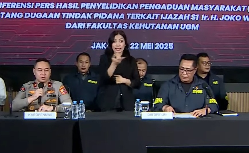 Bareskrim Polri menggelar konferensi pers soal tuduhan ijazah palsu Joko Widodo yang dihadiri Direktur Tindak Pidana Umum (Dirtipidum) Bareskrim Polri Brigjen Djuhandhani Rahardjo Puro di Jakarta, Kamis, 22 Mei 2025 (Foto: ist/ nasional.news)