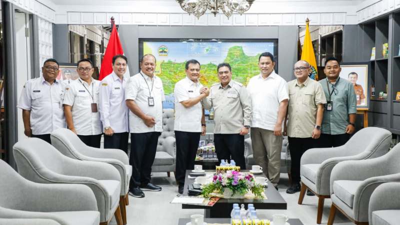 Gubernur Ahmad Luthfi menerima Pelaksana Tugas Direktur Jenderal Perkebunan Kementan RI, Abdul Roni Angkat (Foto: Dok. Dok Humas Pemprov Jateng)