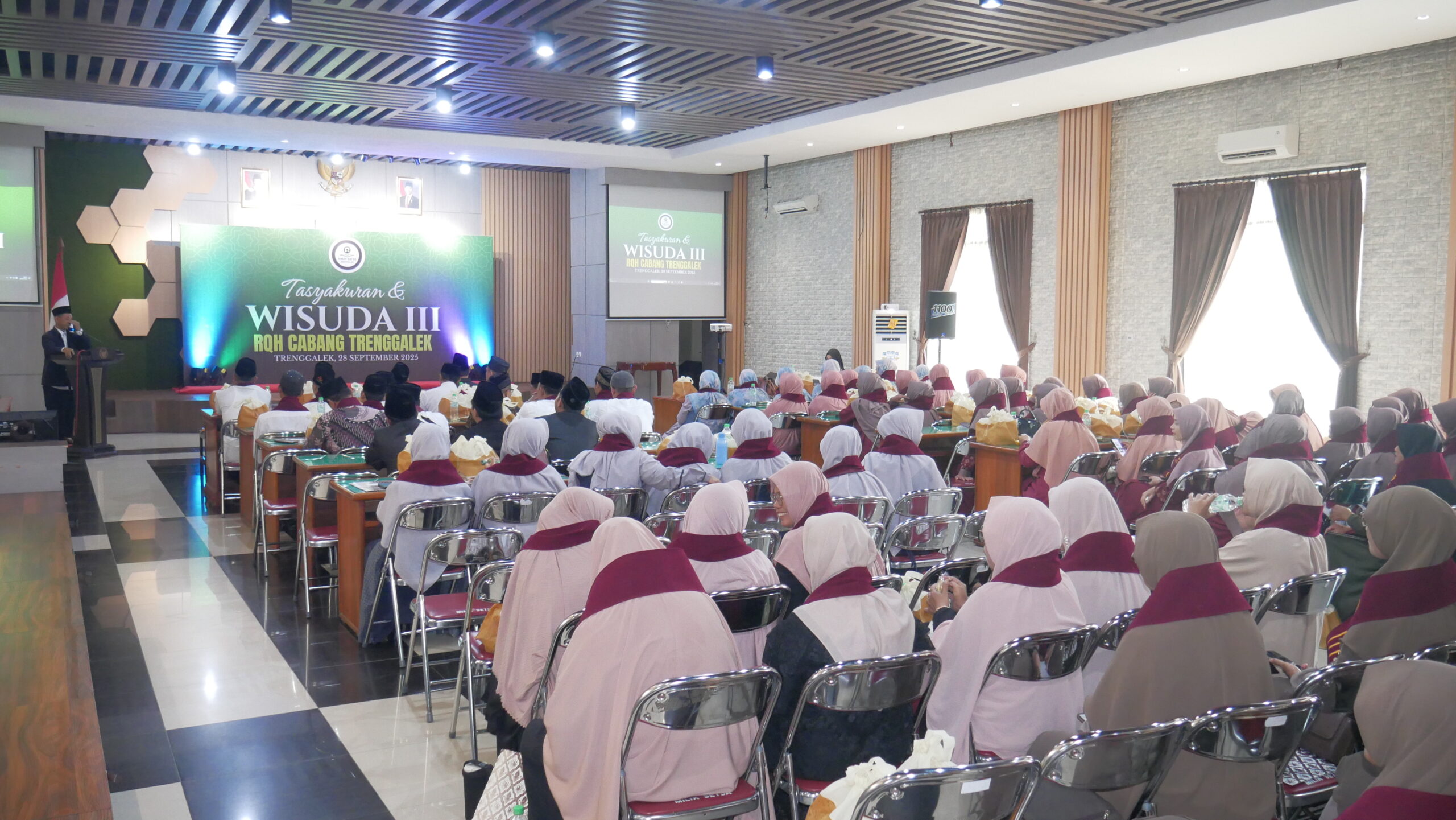 wisuda RQH Trenggalek
