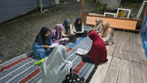 RQH Baru Diresmikan di Trenggalek: Ibu-Ibu BMW Alen-Alen Jadi Pejuang Penyelamat Al-Qur’an 1 RQH