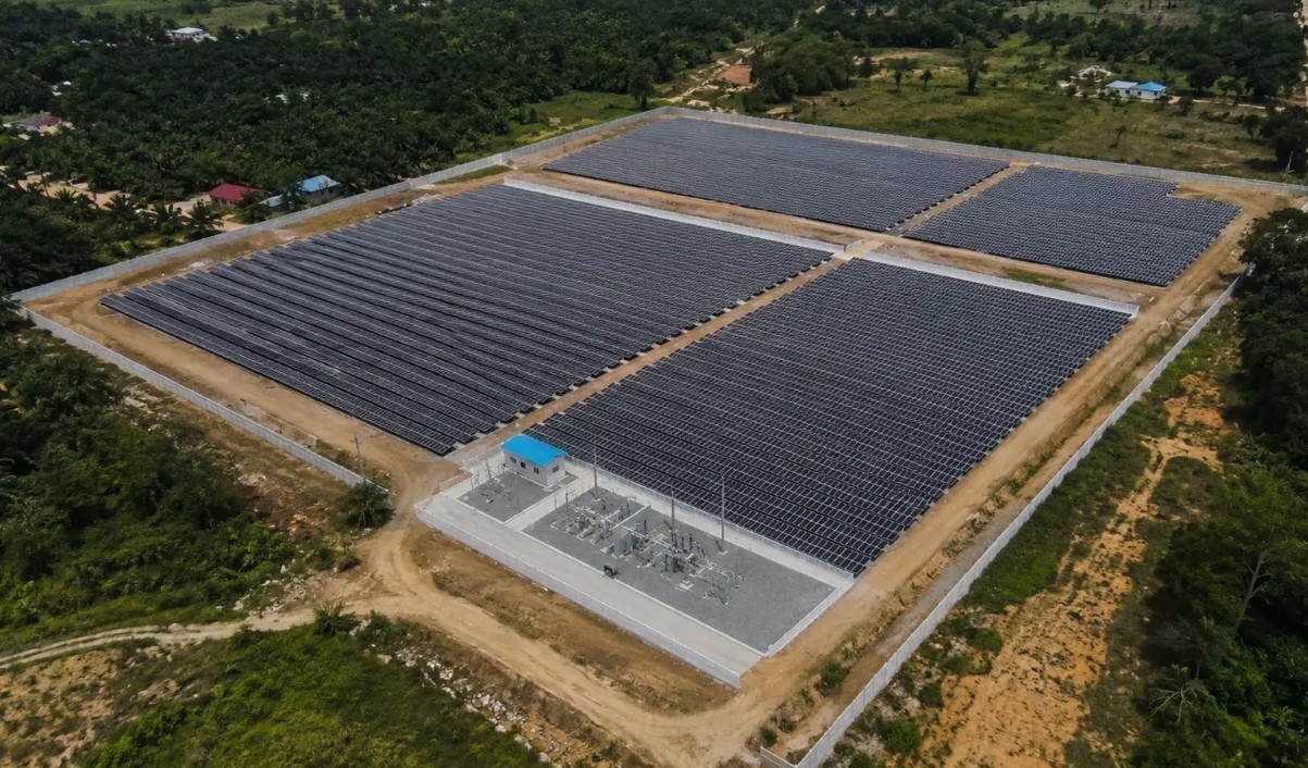 Target PLTS 100 GW Hadapi Tantangan Batu Bara
